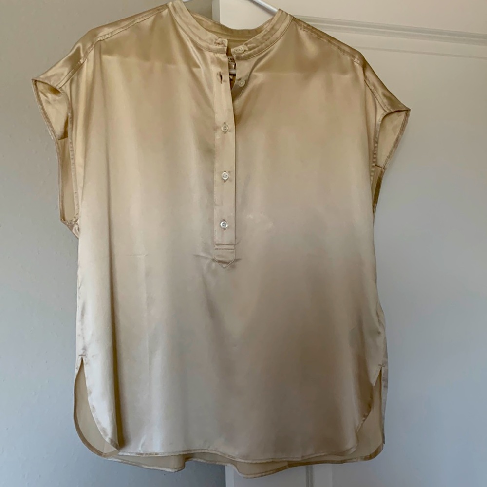 Beautiful ivory blouse from banana republic in 100% silk
